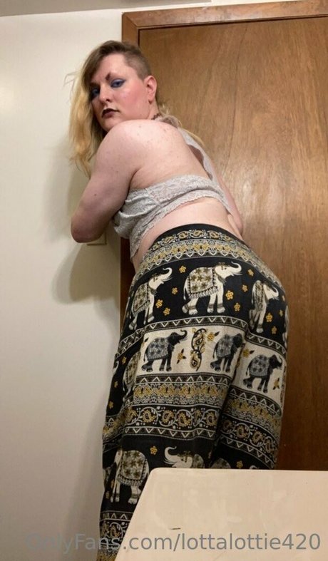 lottalottie420 ポルノ女優 写真
