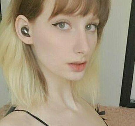 Lyra Fae top profile image