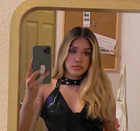 Virginhottie 無料のポルノスター 写真