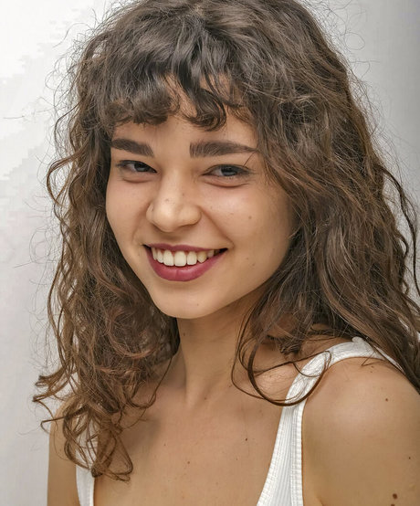 Eylul Su Cuha かわいいポルノスター 画像