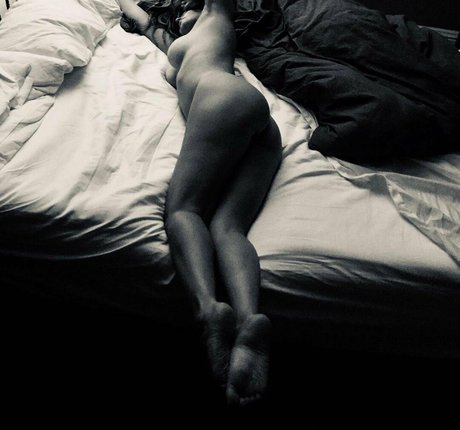 プッシータトゥーOnlyFans ポルノグラフィック 画像