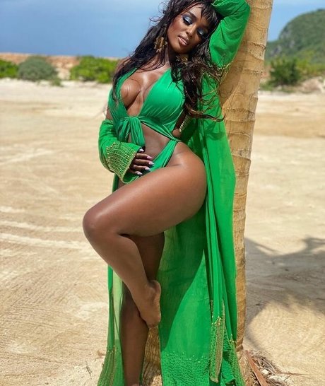 Amara La Negra ポルノスター ヌード 写真