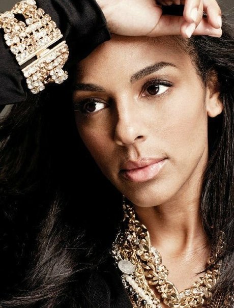 Marsha Thomason セクシーモデル 写真