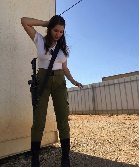 Shira Shabat スター xxx 写真