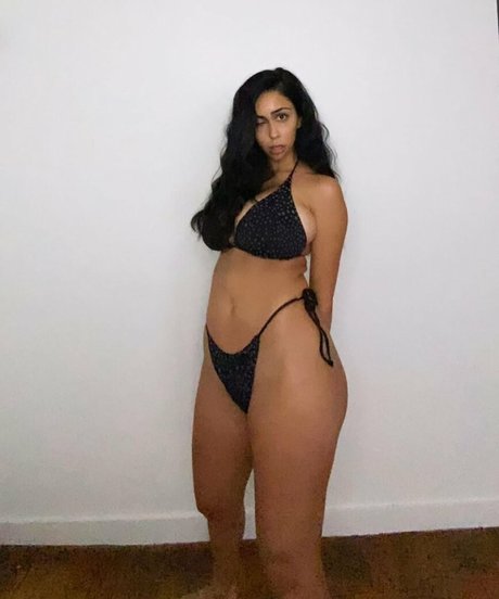 Tara Yazdi 可愛い女優 写真