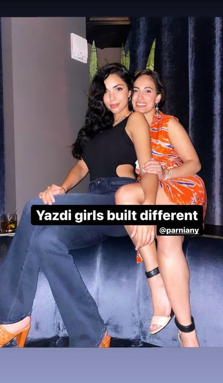Tara Yazdi アートモデル 写真