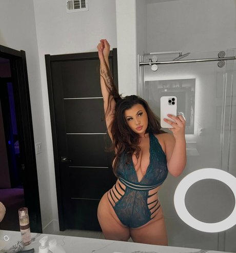 nightlynessa ポルノスター エロティック 写真
