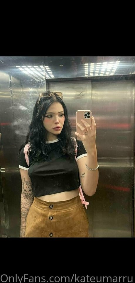 kateumarru エロティックなポルノスター 画像