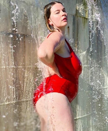 Tori Dunlap 素敵なモデル 写真