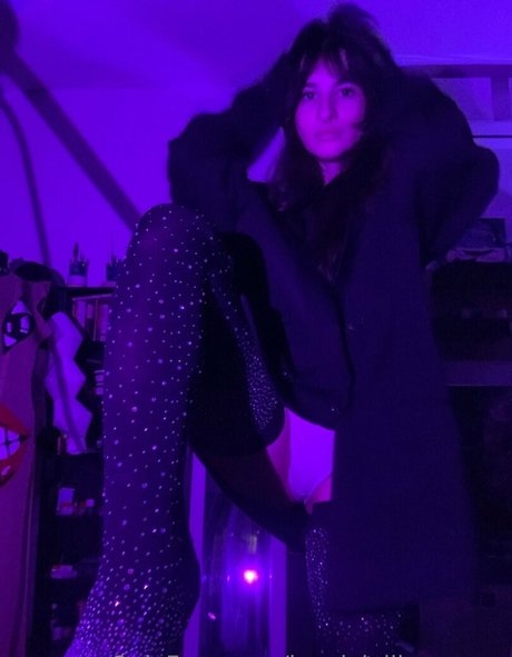 lovelylolllaaaaaaa 裸の女優 画像