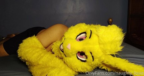 naughty louie ポルノモデル 画像