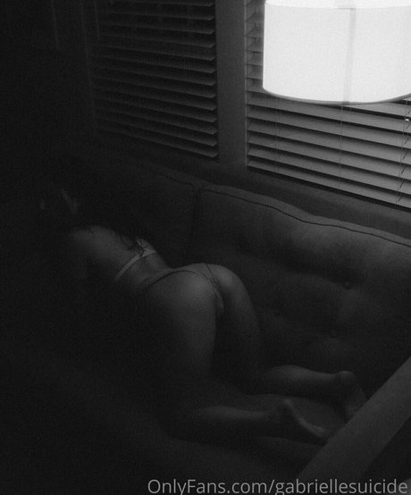 gabriellesuicide 完璧なポルノスター 写真