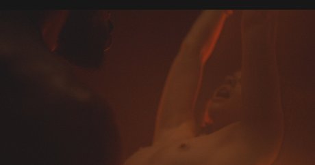 Emily Browning ポルノスター アダルト 写真