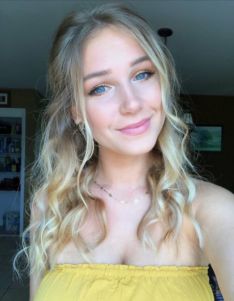 Cassandra Spano 独占女優 写真