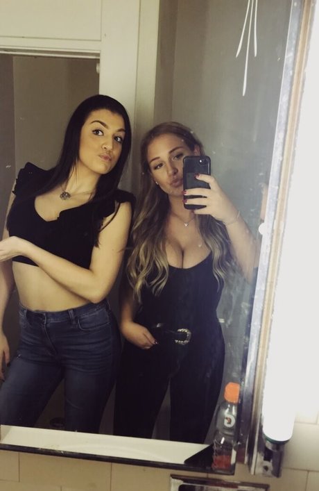 Cassandra Spano ヌードスター 写真