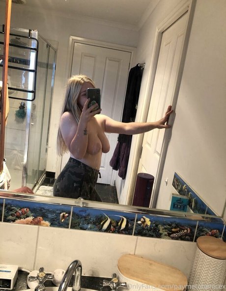 naughtyhortyxo エロティックモデル 写真