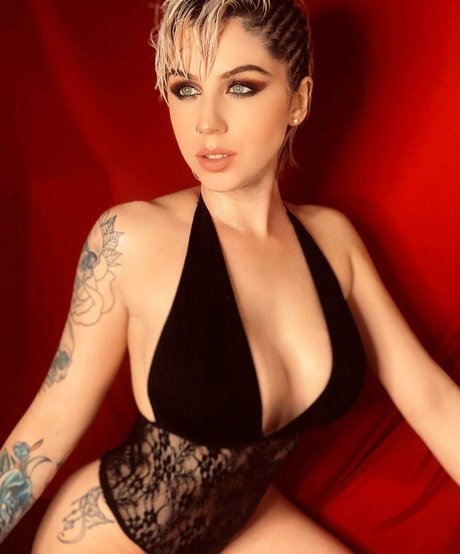 Punkqueenxoxo 裸の女優 画像