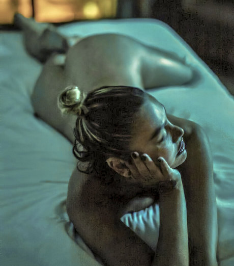 Ecem Guvenciler スターセックス 写真