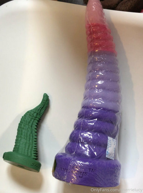 lucycherriefree エロティックなポルノスター 画像
