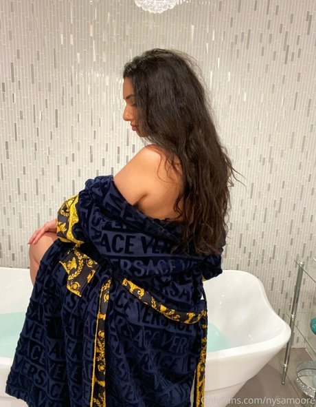 Nysa Moore 美しいスター 画像