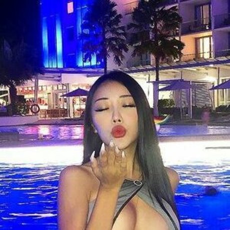 Stephanie Choi 高品質のポルノスター 画像