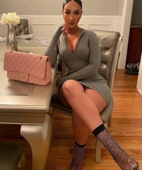 Omaima Benamre ポルノ女優 画像