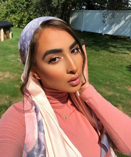 Omaima Benamre トップモデル アーカイブ