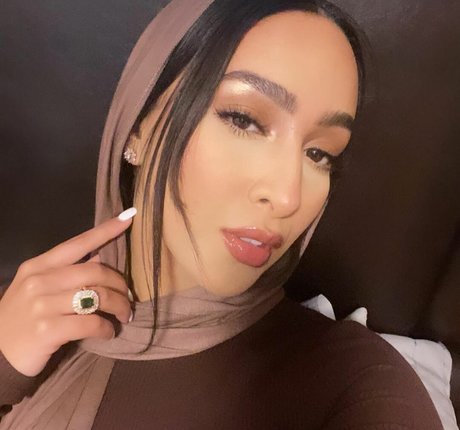 Omaima Benamre ヌード女優 ギャラリー