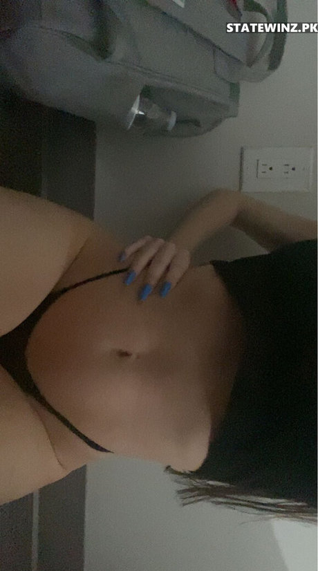 Julia Mele 高品質モデル 画像