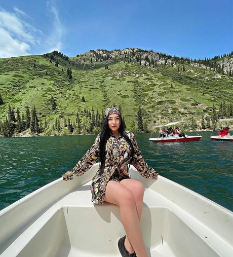 Asa Lochka セクシーなポルノスター 写真
