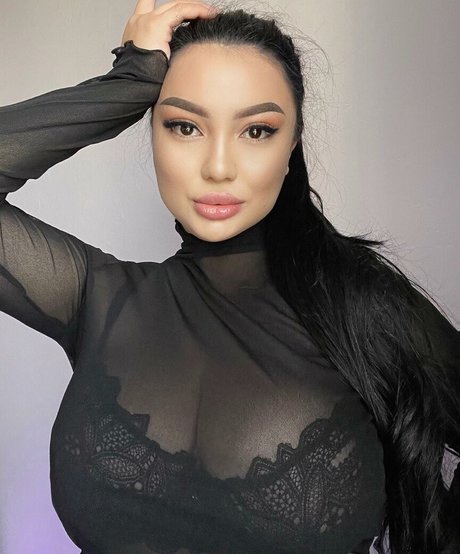 Asa Lochka 美しいポルノスター 写真