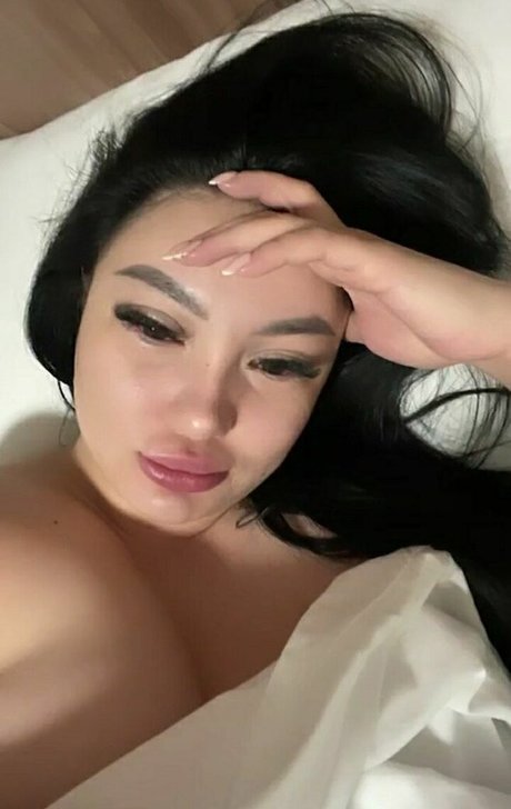 Asa Lochka ヌードスター 画像