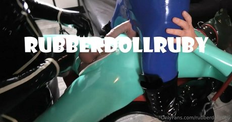 rubberdollruby 最高のスター 写真