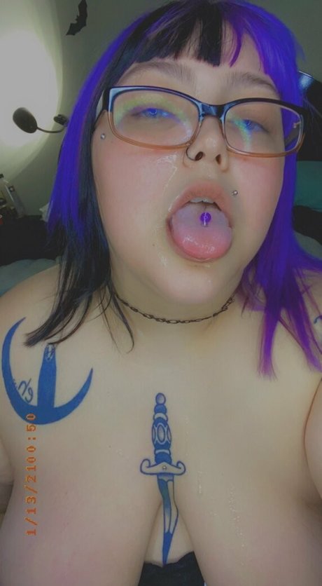 subbysadgirl 美しいモデル 写真