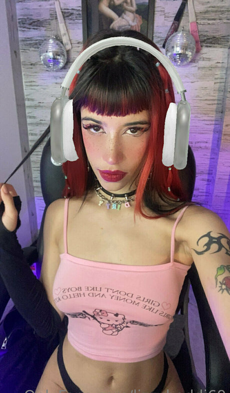 lizzybaddi69 美しいポルノスター ギャラリー