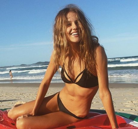 Isabelle Cornish 高品質女優 写真