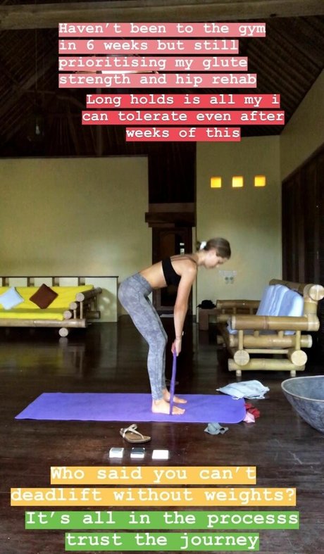 Isabelle Cornish ポルノモデル 写真