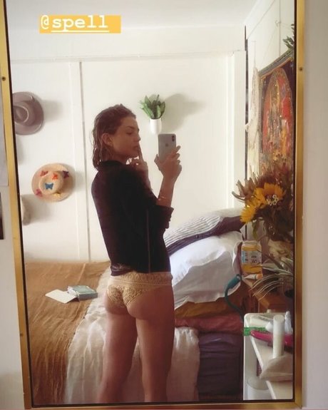 Isabelle Cornish xxxスター アーカイブ