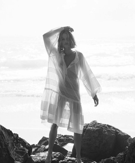 Isabelle Cornish アート女優 写真