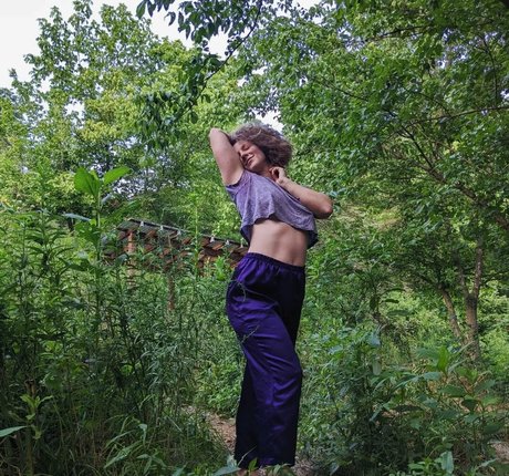 Hallee Hirsh ヌードモデル 写真