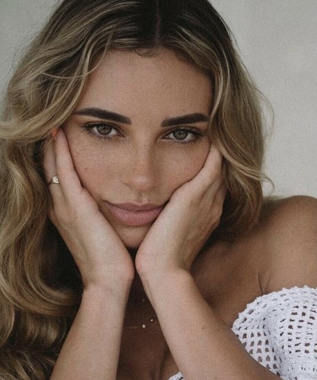 Georgia Hassarati ポルノスター 可愛い 写真