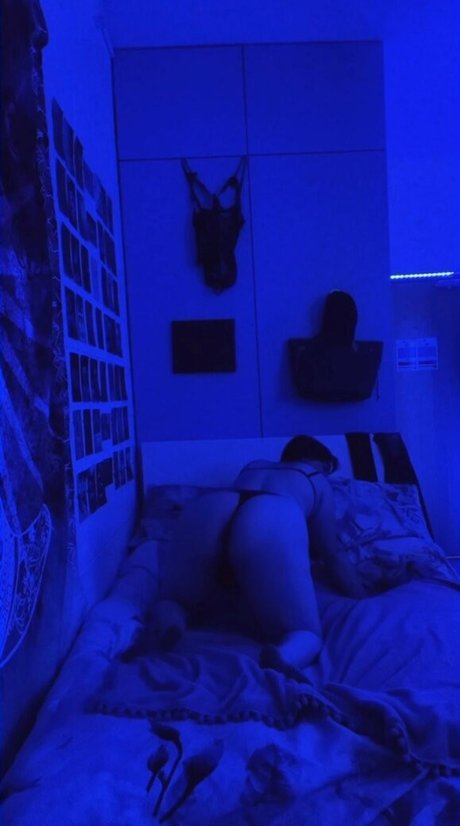yourfavbustybrat セクシーなポルノスター 写真