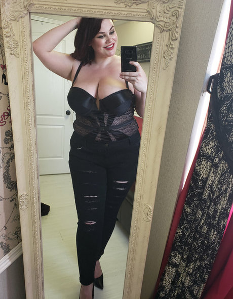 BBW パウグ オンリーファンズ 無料 画像