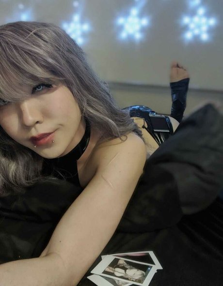 Cloudyninecos 裸のモデル 写真