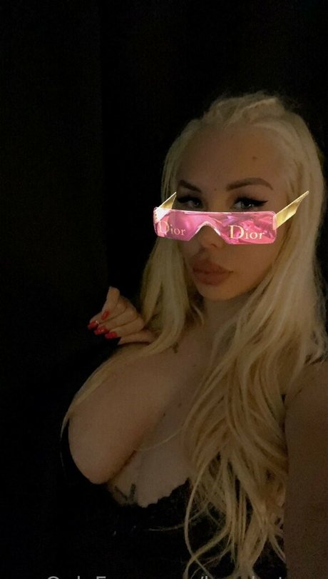 Kyra Hot エロティックなポルノスター 画像