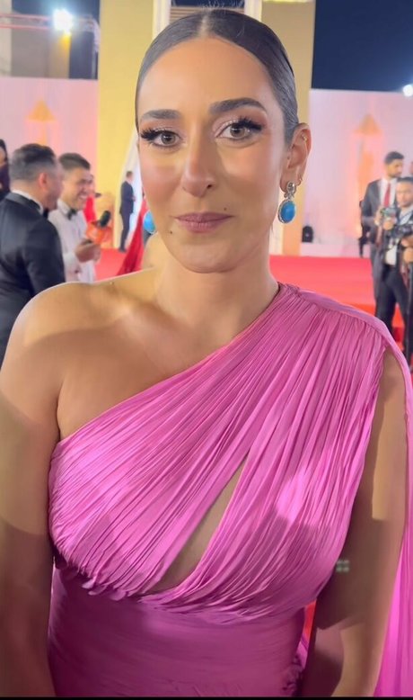 Amina Khalil ポルノスター セックス 画像