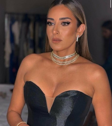 Amina Khalil エロティック女優 ギャラリー