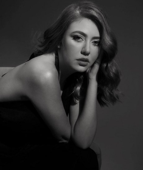 Rahma Hassan ホットなモデル 写真