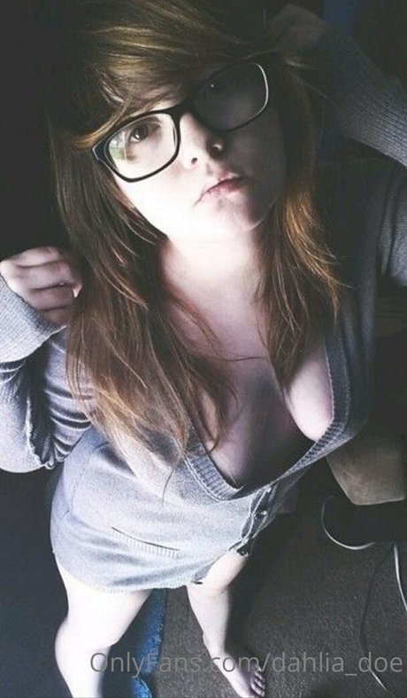 dahlia doe top profile image