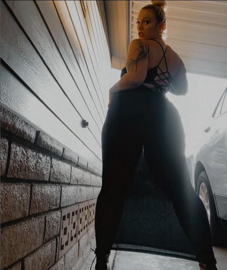 moderndaymonroee モデル 画像
